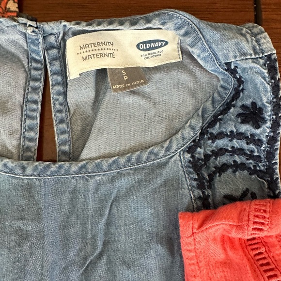 Mixed lot of 3 maternity shirts, size small - Picture 3 of 4